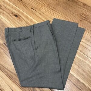 Men’s dress pants, custom
Executive collection by Tom James